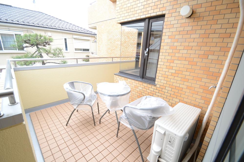 Balcony. Installed on the second floor over the entire surface Since the spacious balcony sunny day can also Kissa