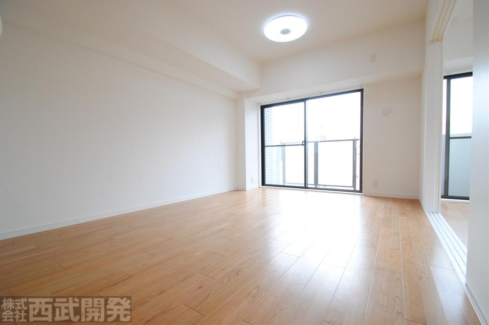 Living. LDK12.6 Pledge Counter Kitchen