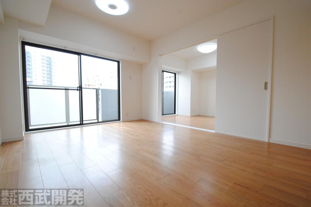 Living. LDK12.6 Pledge Counter Kitchen