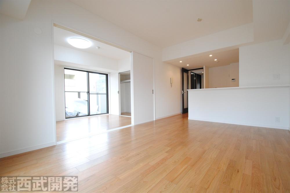 Living. LDK12.6 Pledge Counter Kitchen