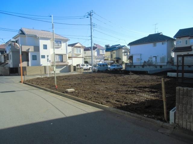 Local photos, including front road. Also widely it has been refreshing road.