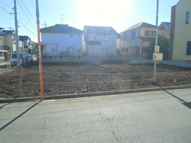 Local photos, including front road. Now a vacant lot.