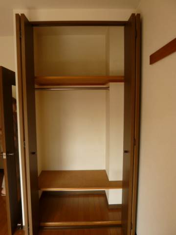 Receipt. Plenty of storage-to-ceiling