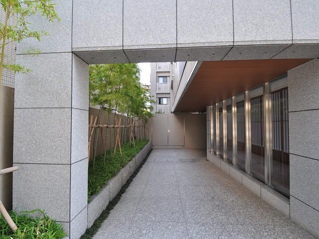 Local appearance photo. Initiative Kokubunji Hon Entrance