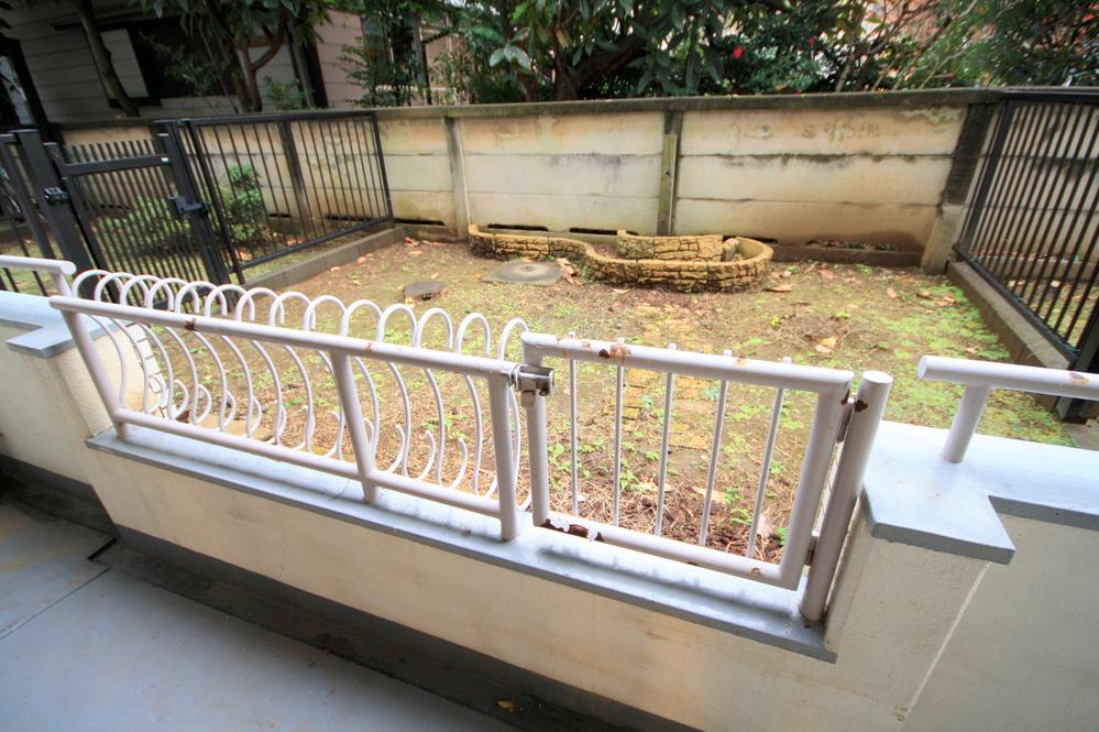 Garden. Indoor (12 May 2013) Shooting