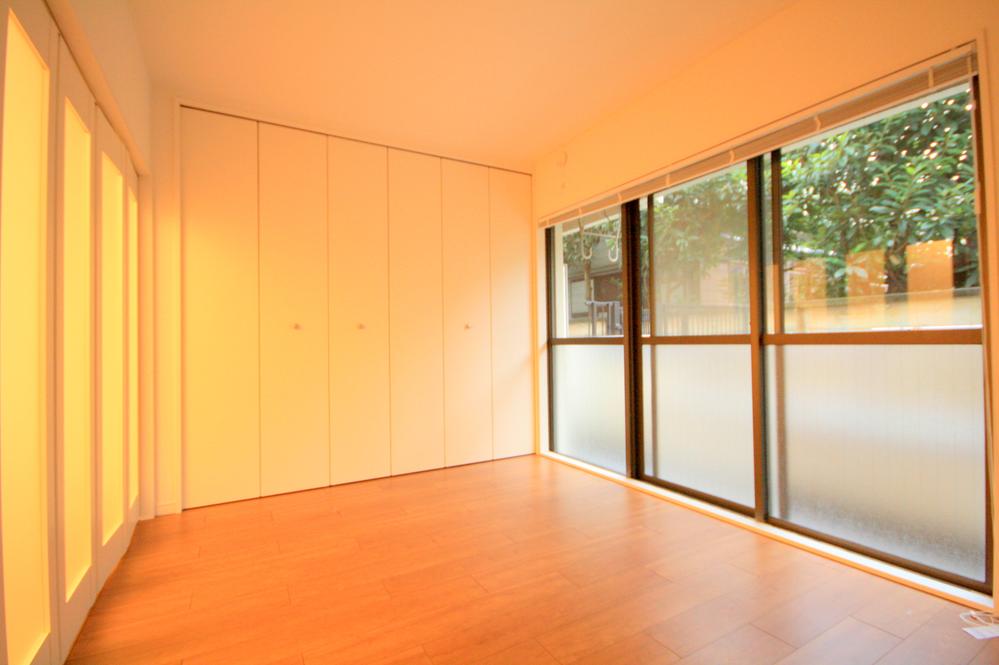 Non-living room. Indoor (12 May 2013) Shooting