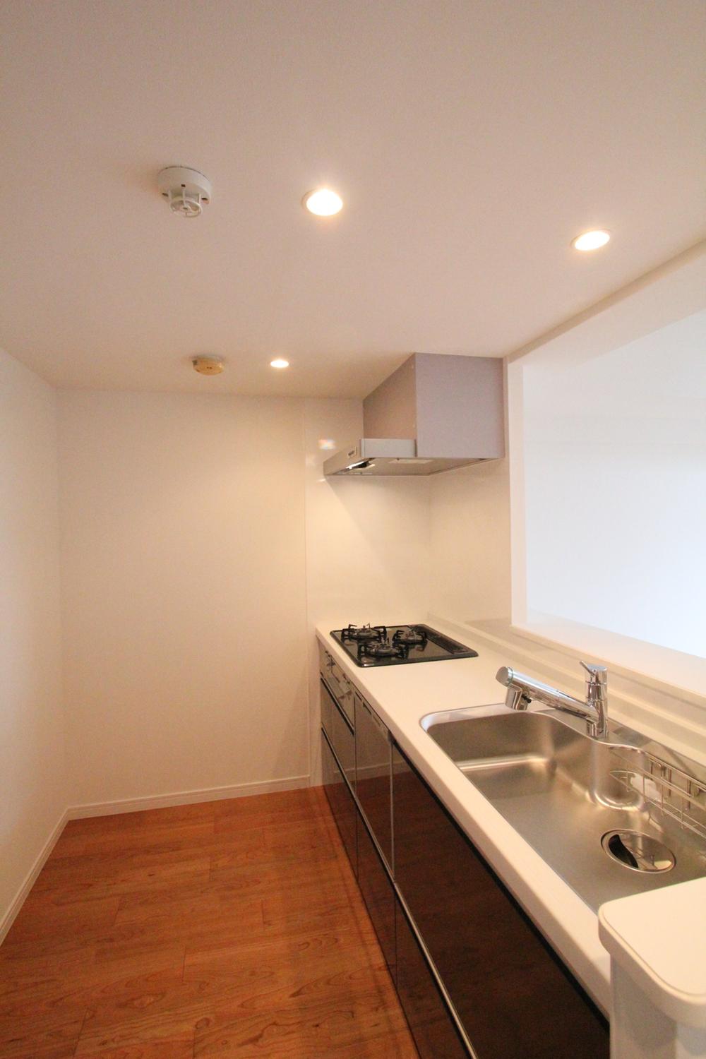 Kitchen. Popular face-to-face kitchen It is also good dishwasher.