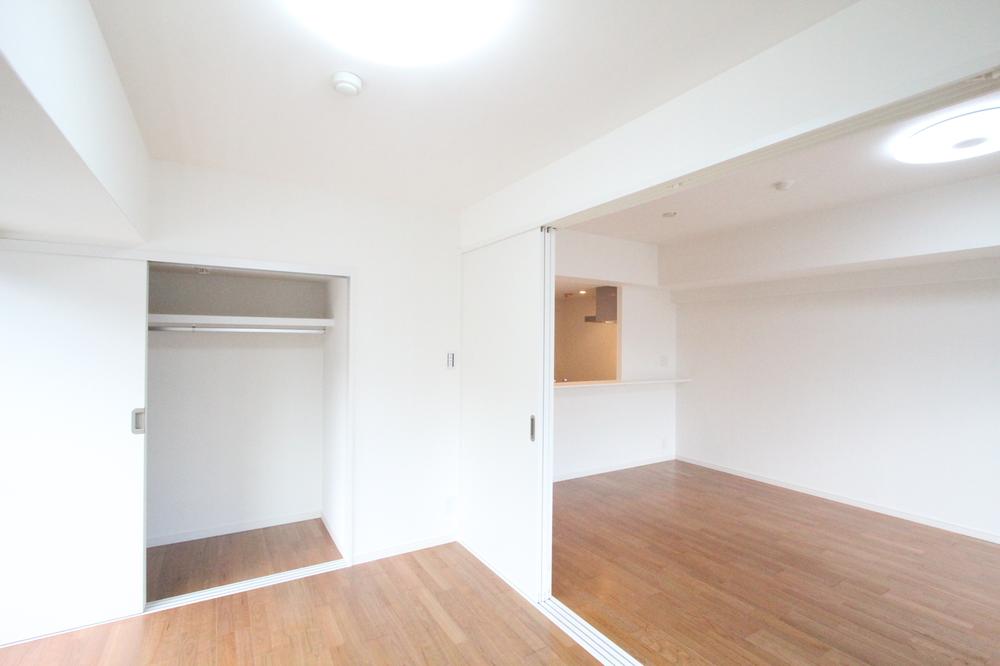 Non-living room. It can also be used as a spacious LDK by removing the movable partition.