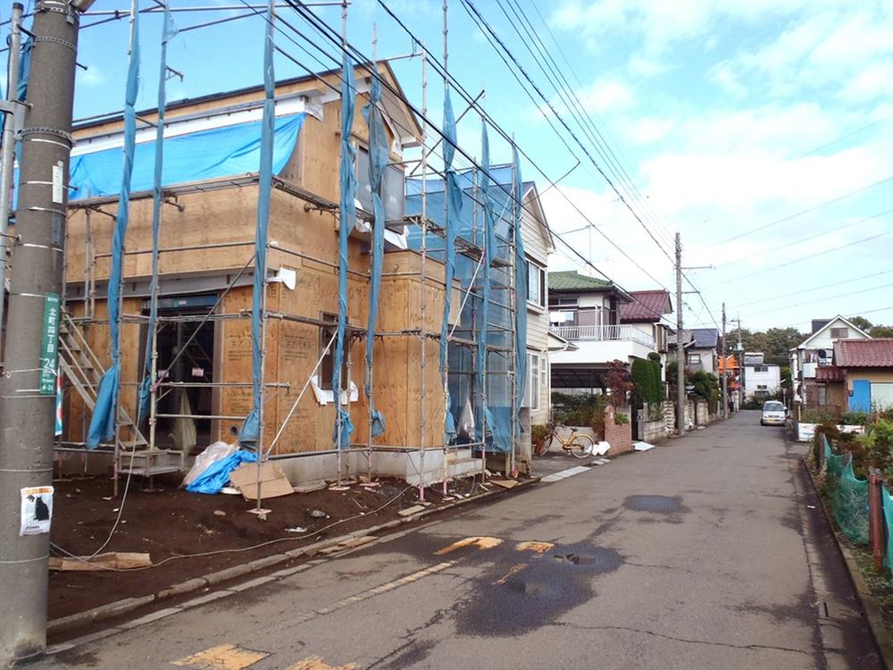 Local photos, including front road. Local (11 May 2013) Shooting