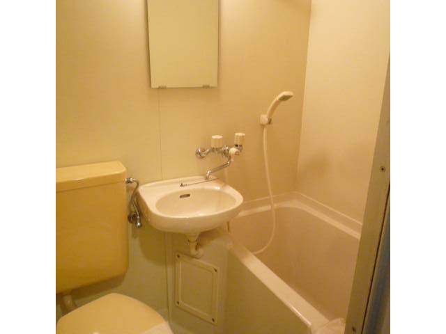 Bath. Effortless unit bus cleaning