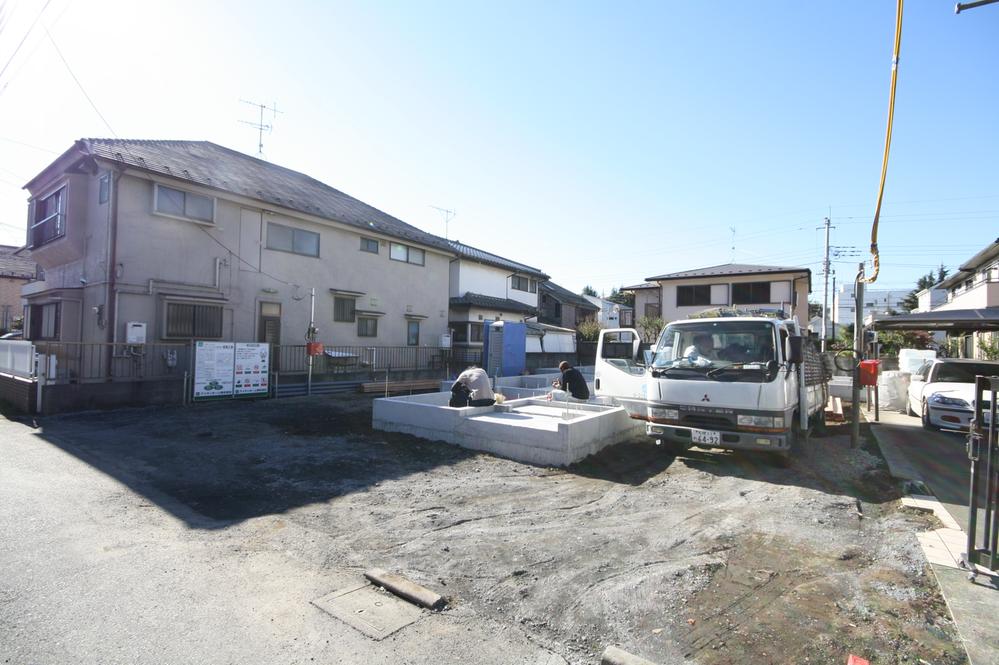 Local photos, including front road. Local Photos