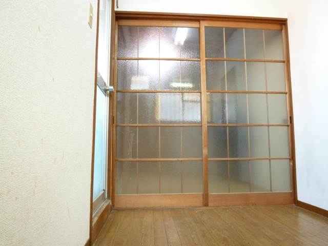 Living and room. Bulkhead. You