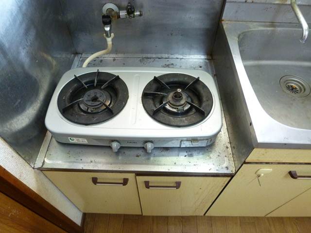 Kitchen. Two-necked gas stove