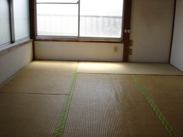 Living and room. Renovation scheduled for flooring