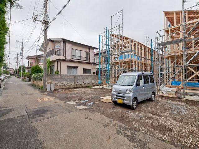 Local photos, including front road. Local (08 May 2013) Shooting