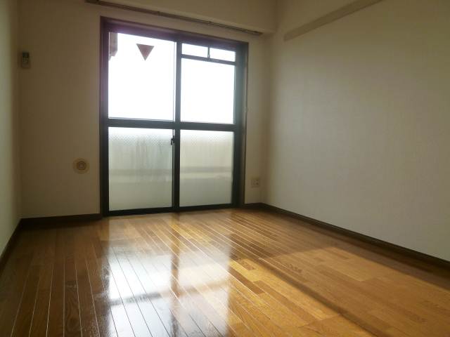 Living and room. From the kitchen to the Japanese-style room