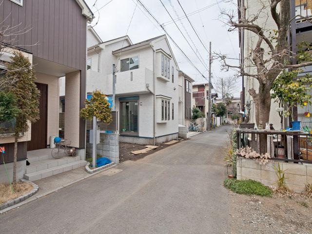 Local photos, including front road. Local (March 2013) Shooting