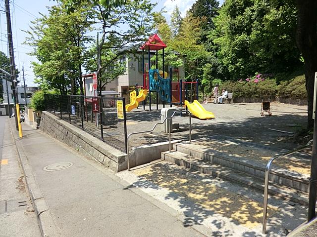 park. 690m to the light-cho maple park