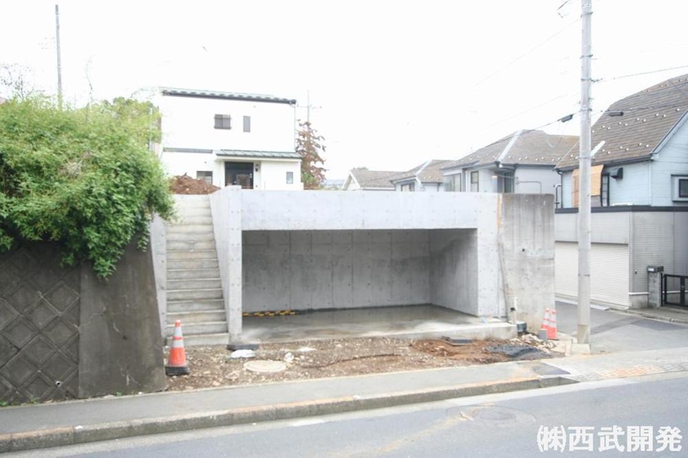 Local photos, including front road. Local (10 May 2013) Shooting