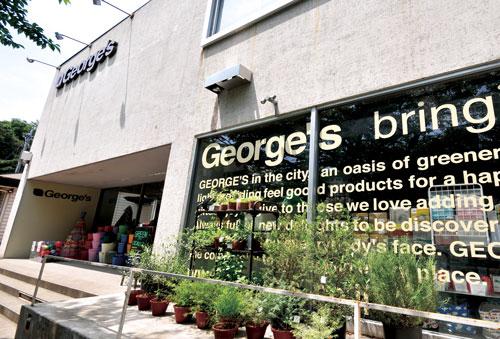 Other Environmental Photo. George's to the National shop ※ A: 1090m / 14 mins ・ ※ B: 920m / 12 mins