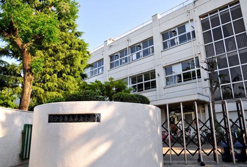 Primary school. City until the fifth elementary school ※ A: 800m / A 10-minute walk ・ ※ B: 1000m / Walk 13 minutes
