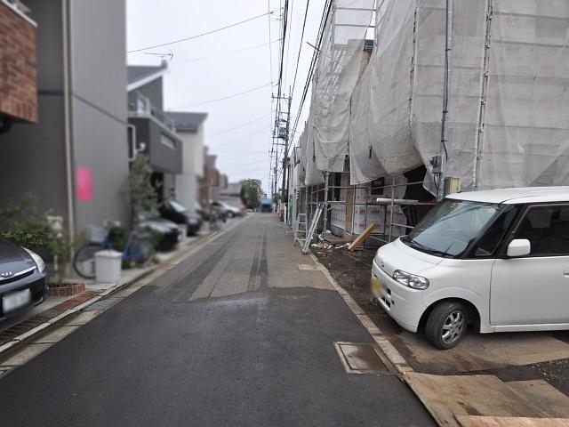 Local photos, including front road. Contact road situation