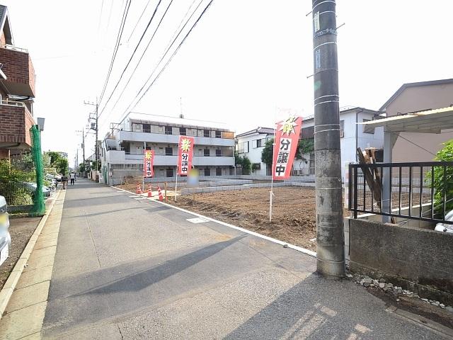 Local photos, including front road. Contact road situation