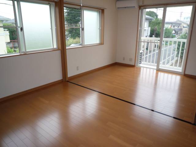 Living and room. It is a two-sided lighting