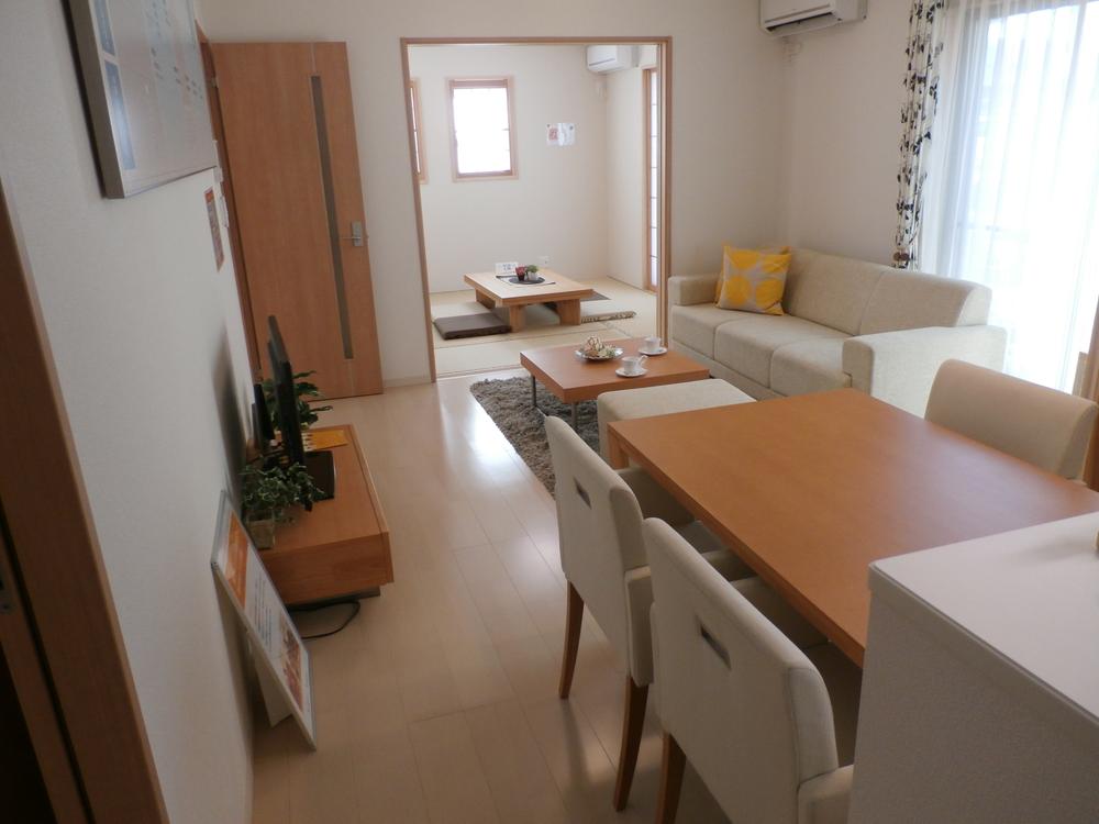 Same specifications photos (living). (1 Building) same specification