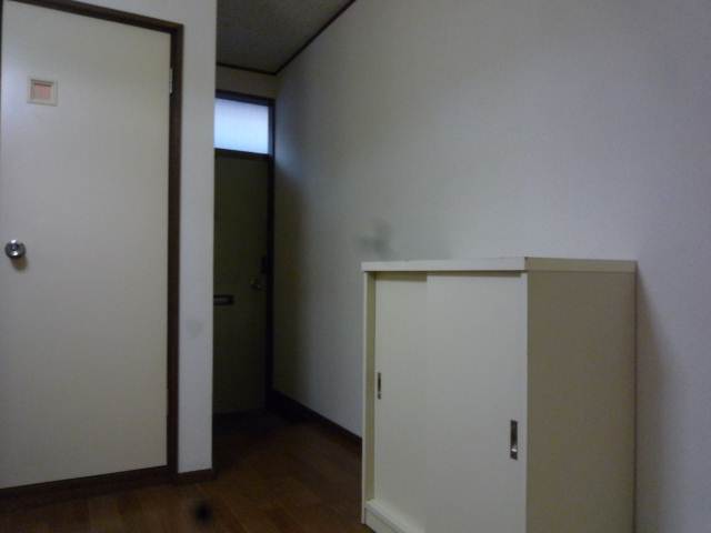 Entrance. Shoe box to enter a lot