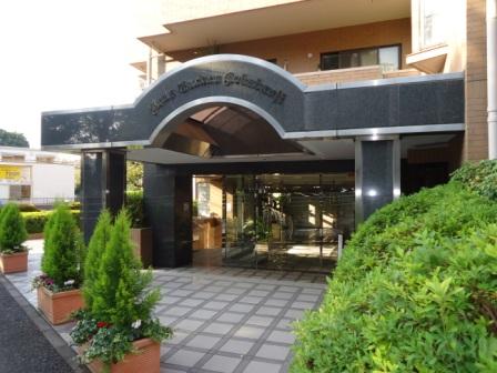 Entrance. Common areas