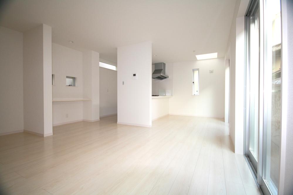 Same specifications photos (living). Seller same specifications