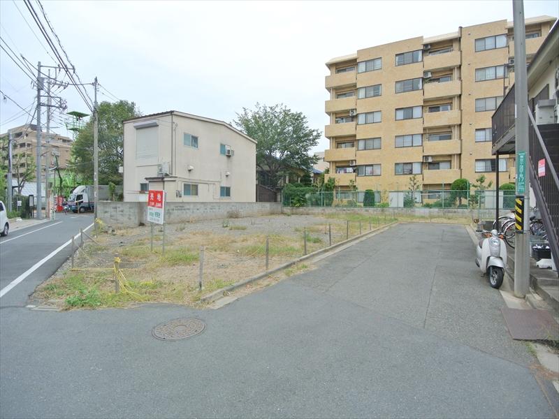 Local photos, including front road. Local (10 May 2013) Shooting