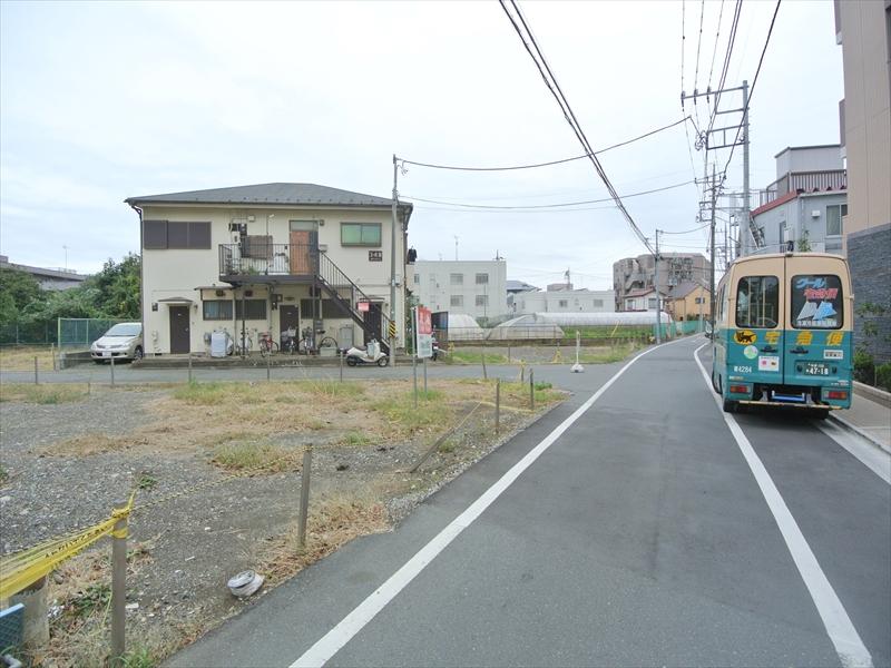 Local photos, including front road. Local (10 May 2013) Shooting
