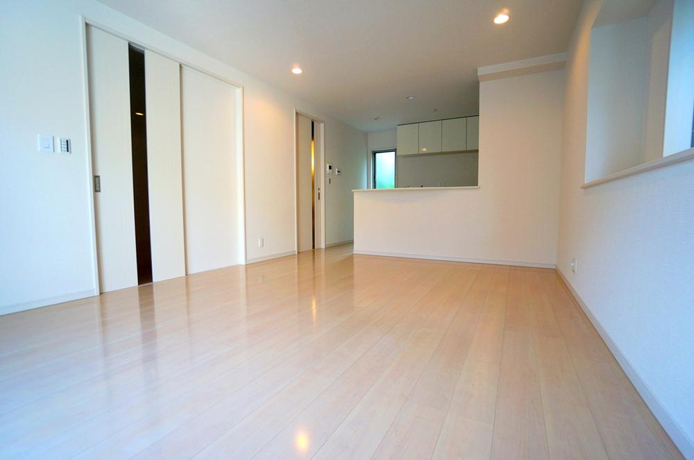 Same specifications photos (living). Seller construction cases