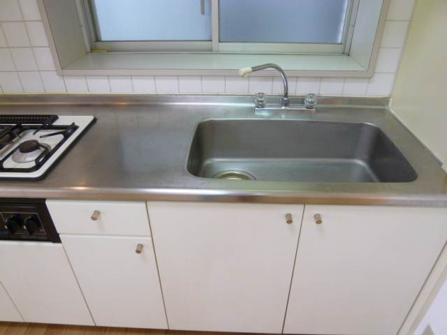 Kitchen. There is cooking space