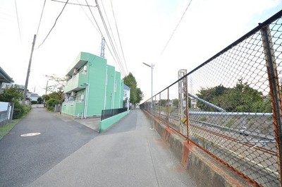 Other. 1m to the periphery (other)