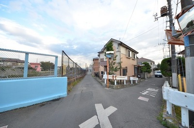 Other. 1m to the periphery (other)