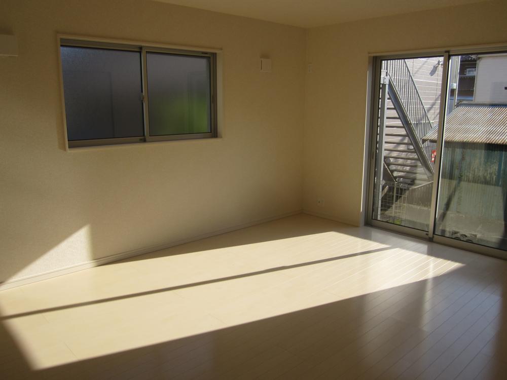 Same specifications photos (living). Same specifications