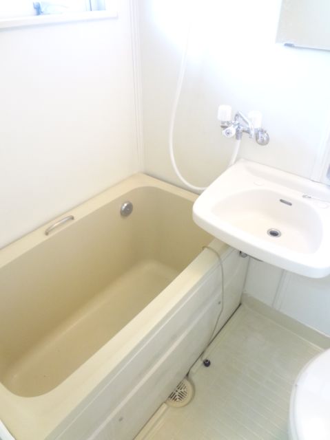 Bath. It is a bath with a window