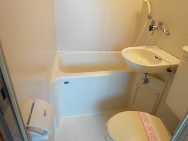 Bath. Effortless unit bus cleaning