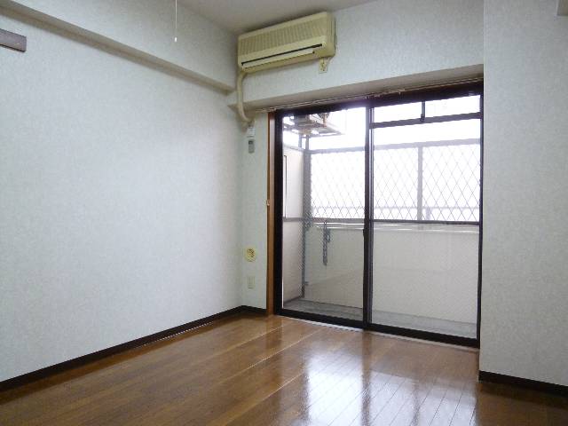 Living and room. Western-style 4