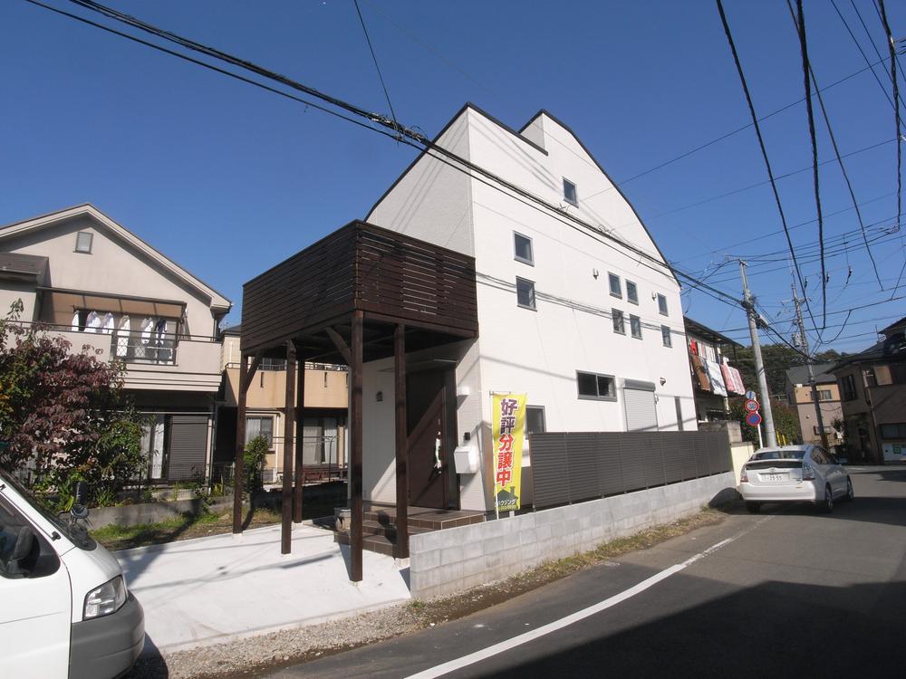 Local appearance photo. Indoor (11 May 2013) Shooting