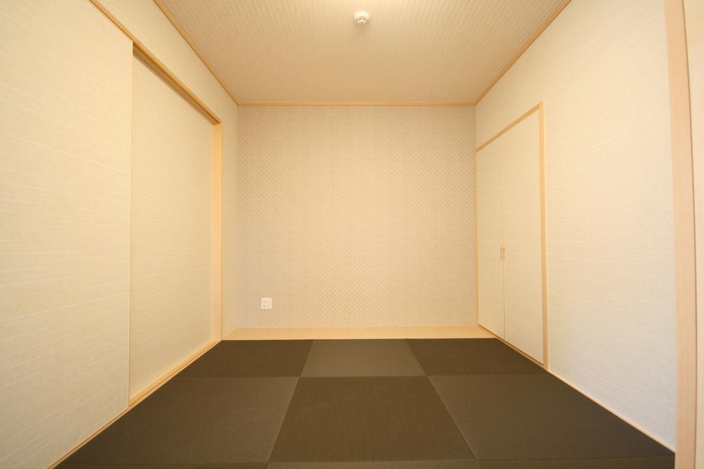 Non-living room. Local Photos