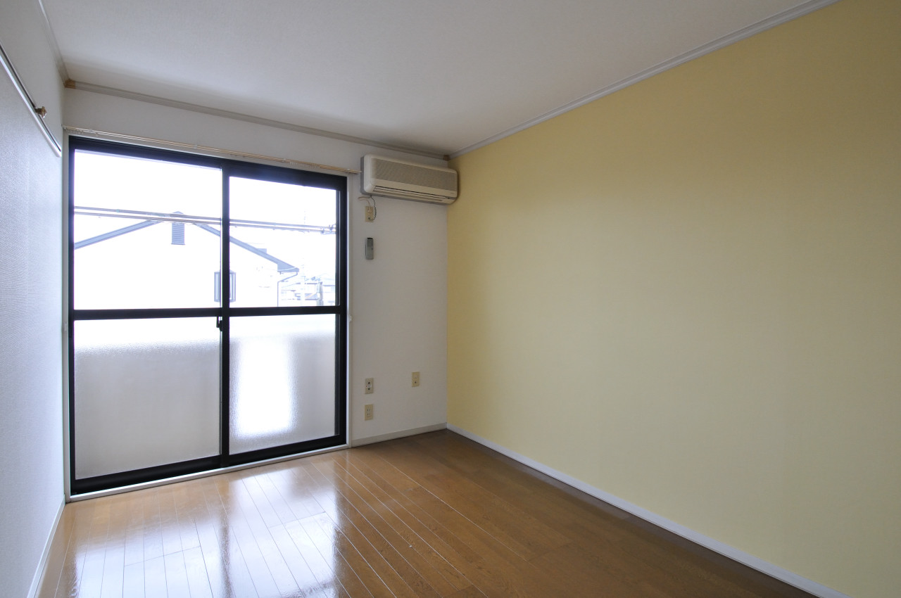 Living and room. The right-hand wall has become a wall of yellow.