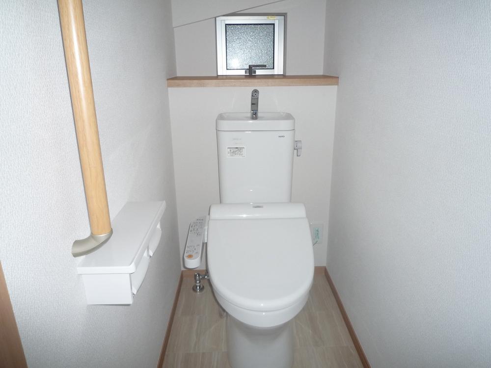 Toilet. Indoor (12 May 2013) Shooting