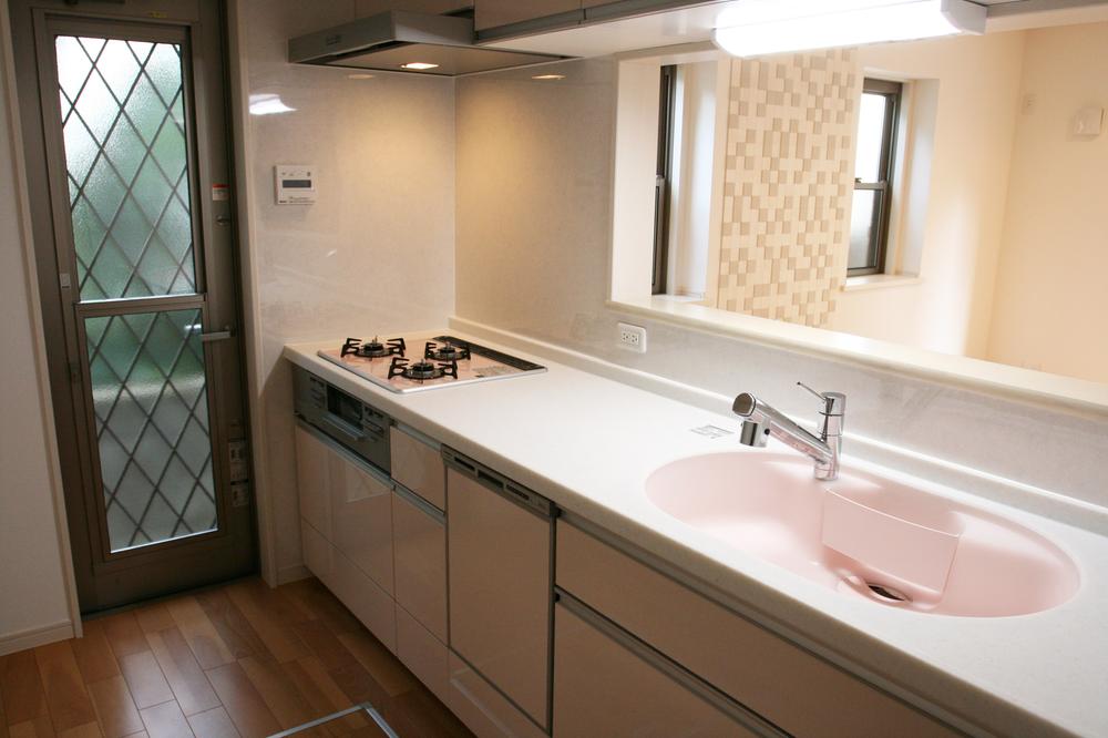 Kitchen. ● Kitchen: 2013 November shooting