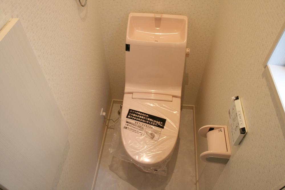 Toilet. ● Toilets: 2013 November shooting