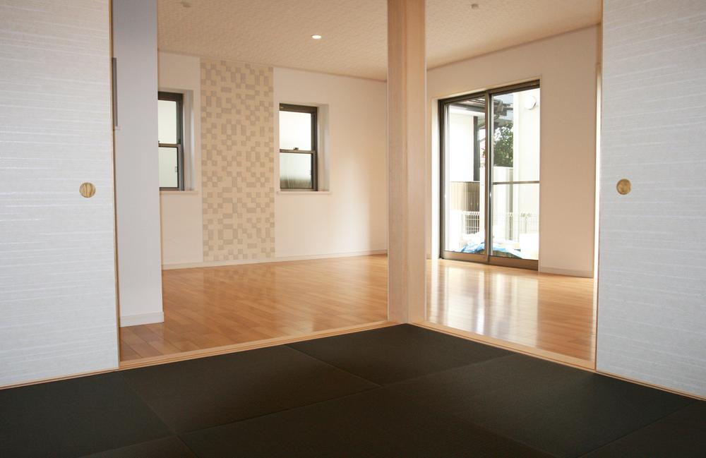Non-living room. ● scenery from the Japanese-style room: 2013 November shooting