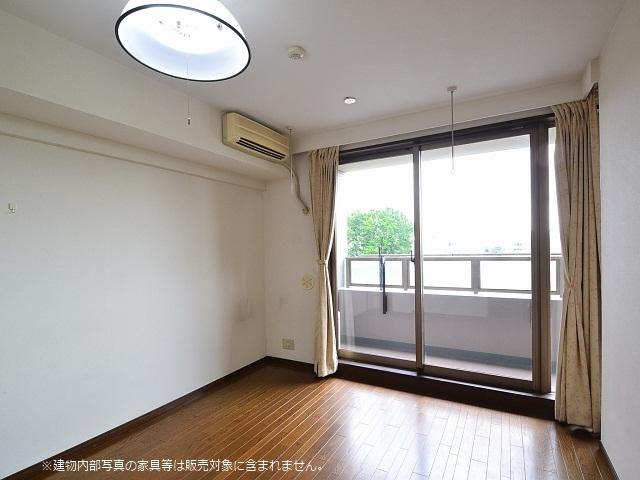 Living. Leksell Mansion Kokubunji living